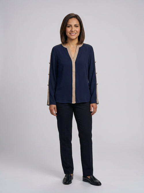 Blusa Azul Marino con Detalle Beige para Personal de Hotel