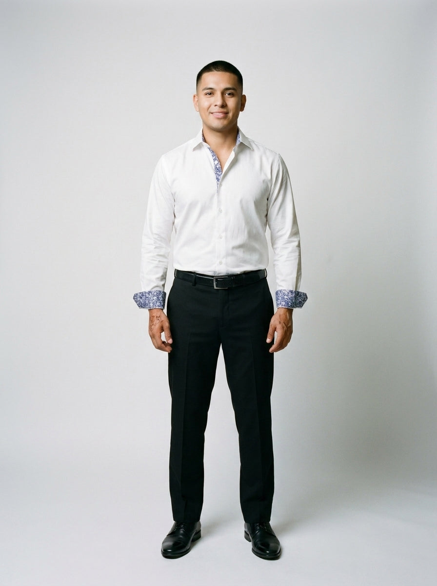 Camisa Blanca con Puño Floral Azul para Valet y Concierge de Hotel