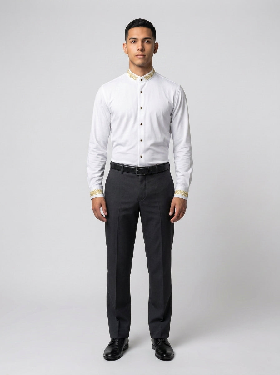 Camisa Blanca de Gala con Bordado Dorado para Valet de Hotel de Lujo