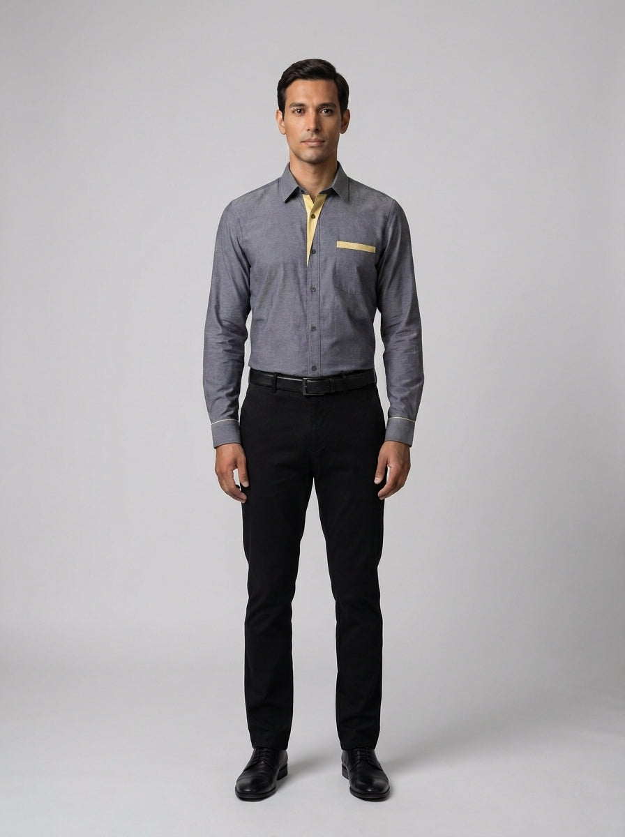 Camisa Gris con Detalle Mostaza para Mesero de Restaurante