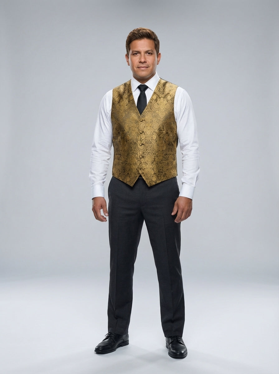 Caballero con chaleco dorado de estampado paisley sobre camisa blanca con corbata negra para mesero de restaurante.