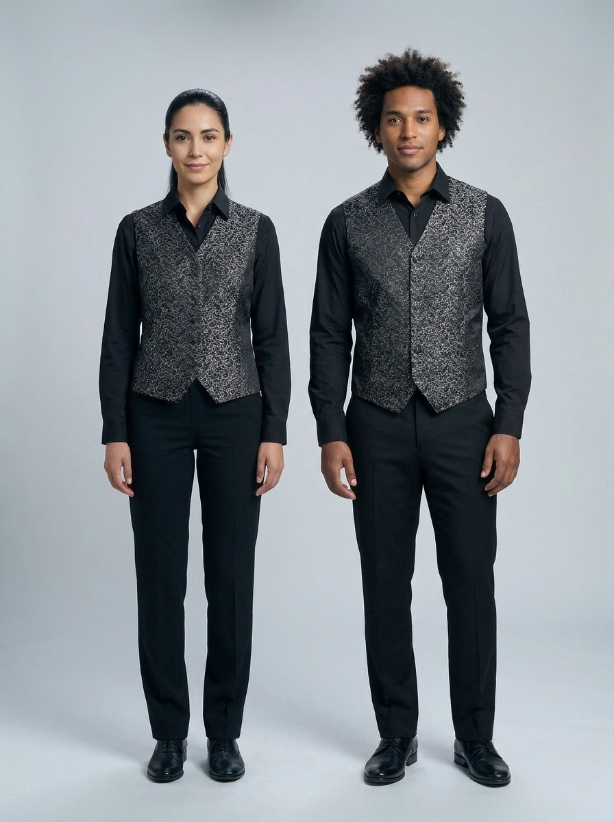 Dama y caballero con chaleco negro paisley cuello en V sobre camisa negra para dealer de casino.