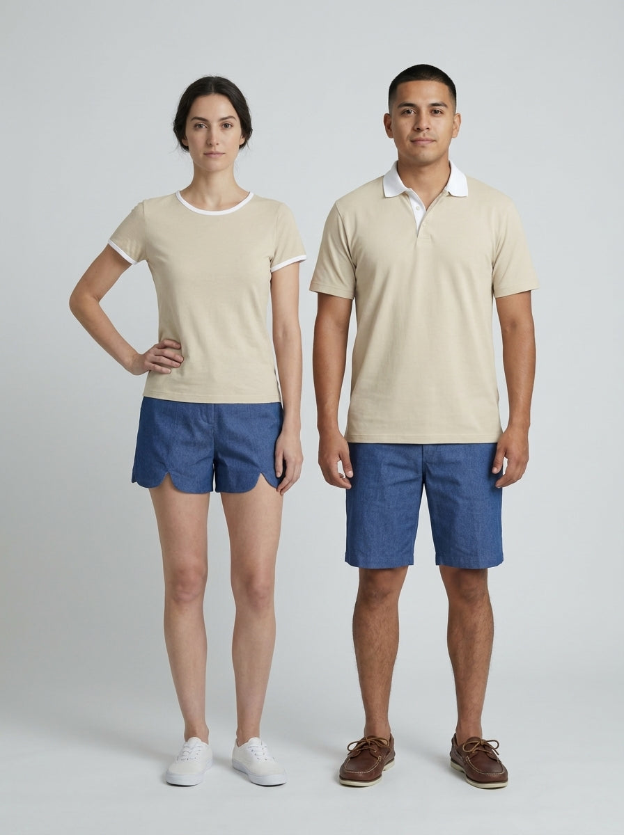 Dama con playera beige y caballero con polo beige de cuello blanco, ambos con bermuda azul, para personal de alberca de resort.
